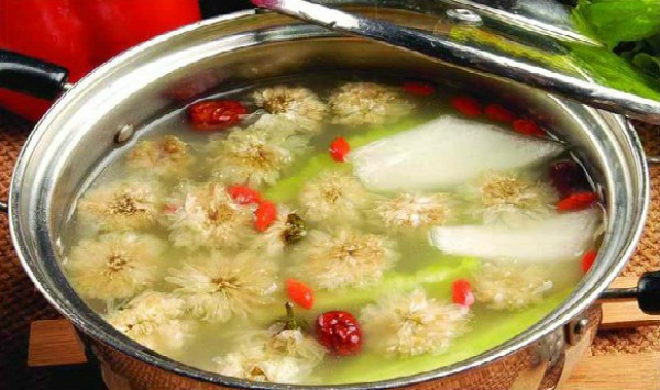 Món ăn từ hoa cúc. (Ảnh: kienthuc.net.vn)